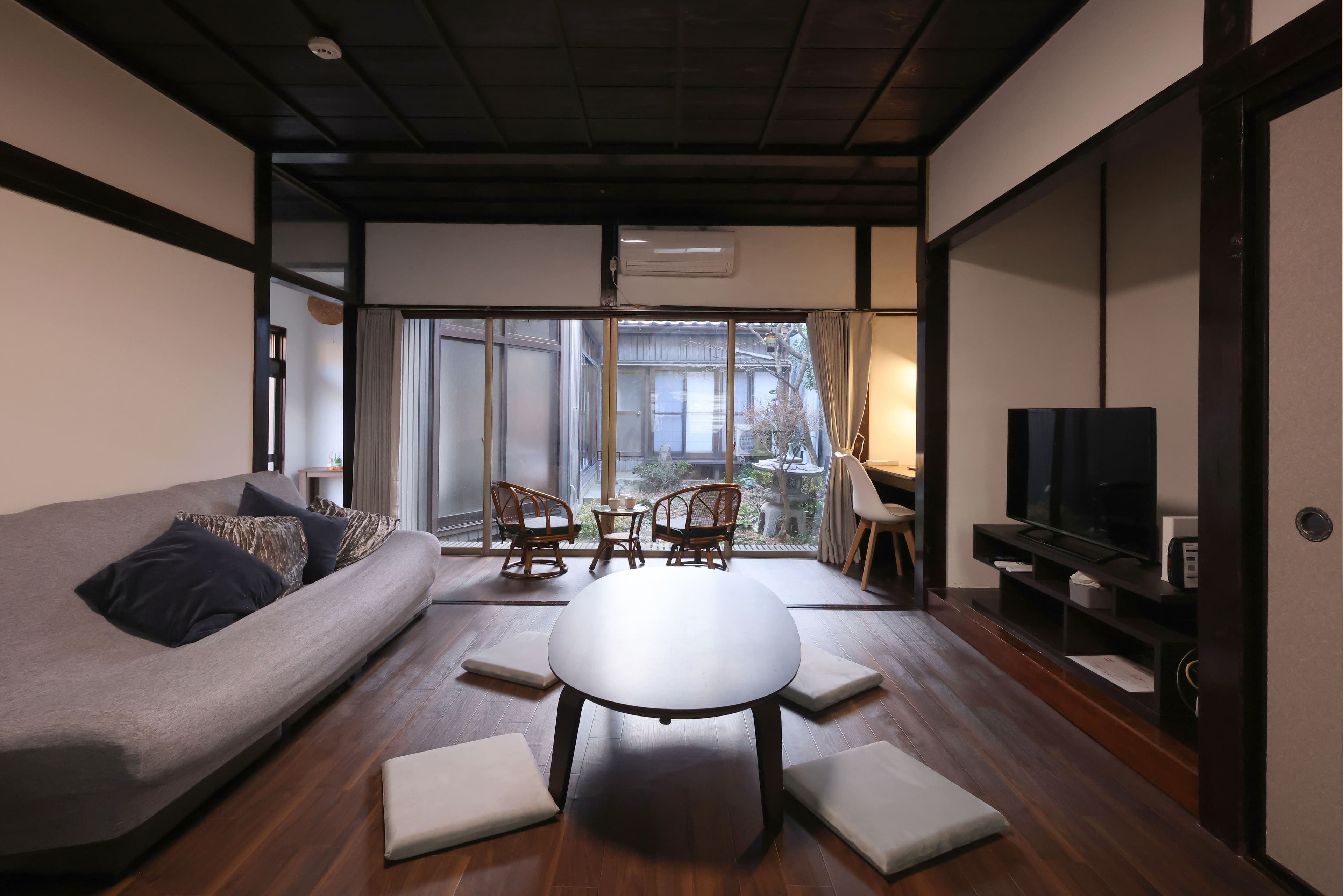 リビング（夜）